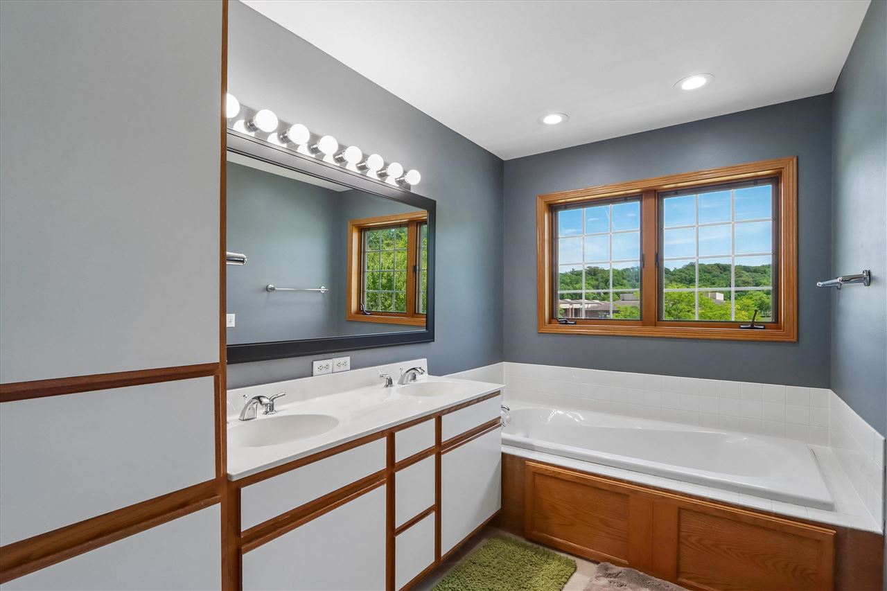 42 Pentire Circle Iowa City IA 52245