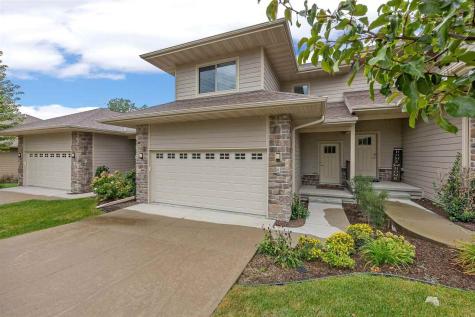 6 Holiday Ridge Lane Coralville IA 52241
