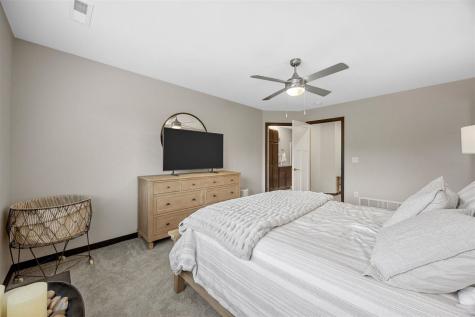 6 Holiday Ridge Lane Coralville IA 52241