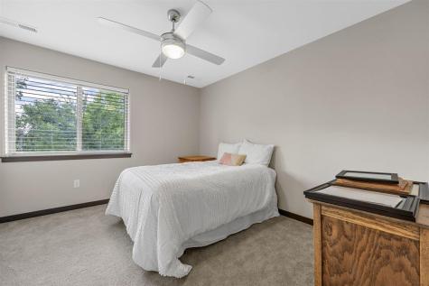 6 Holiday Ridge Lane Coralville IA 52241