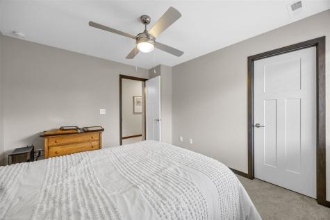 6 Holiday Ridge Lane Coralville IA 52241