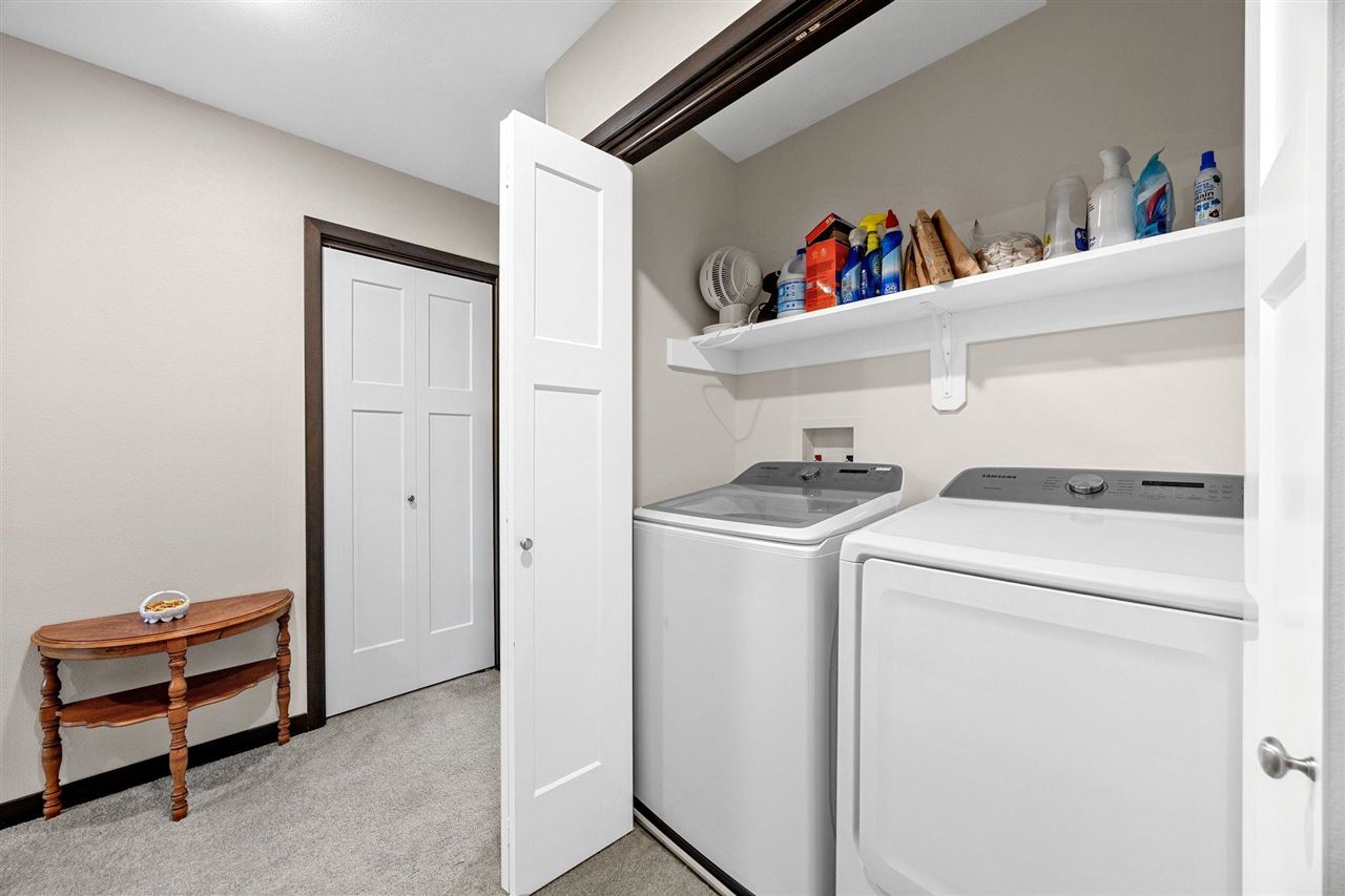 6 Holiday Ridge Lane Coralville IA 52241