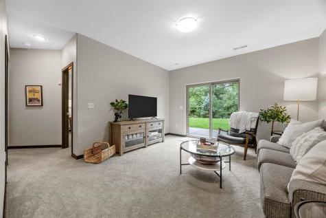 6 Holiday Ridge Lane Coralville IA 52241