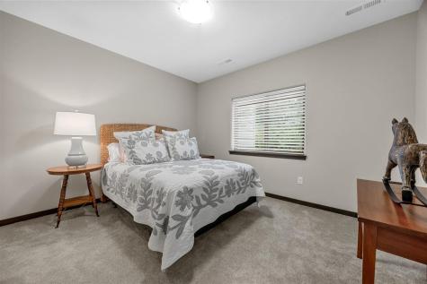 6 Holiday Ridge Lane Coralville IA 52241