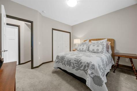 6 Holiday Ridge Lane Coralville IA 52241