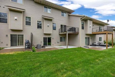 6 Holiday Ridge Lane Coralville IA 52241
