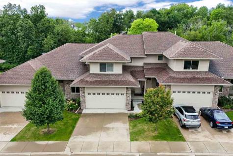 6 Holiday Ridge Lane Coralville IA 52241