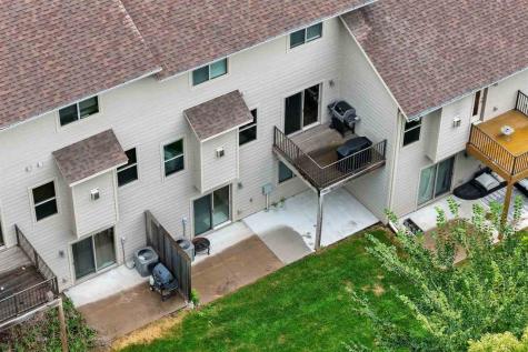 6 Holiday Ridge Lane Coralville IA 52241
