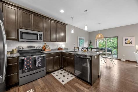 6 Holiday Ridge Lane Coralville IA 52241