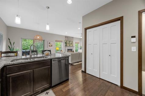 6 Holiday Ridge Lane Coralville IA 52241