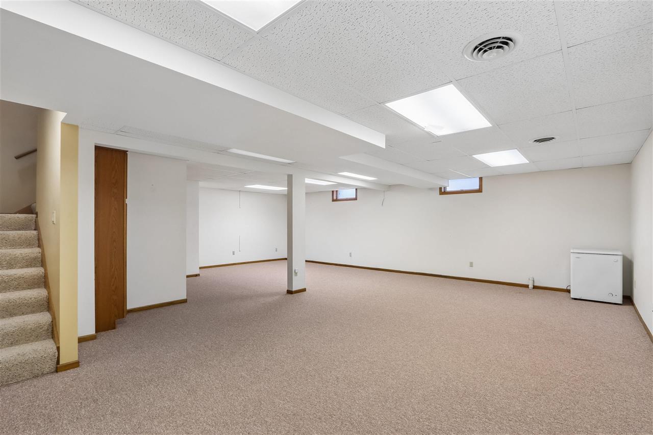 1022 Chatham Drive Williamsburg IA 52361