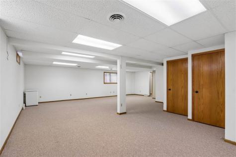 1022 Chatham Drive Williamsburg IA 52361