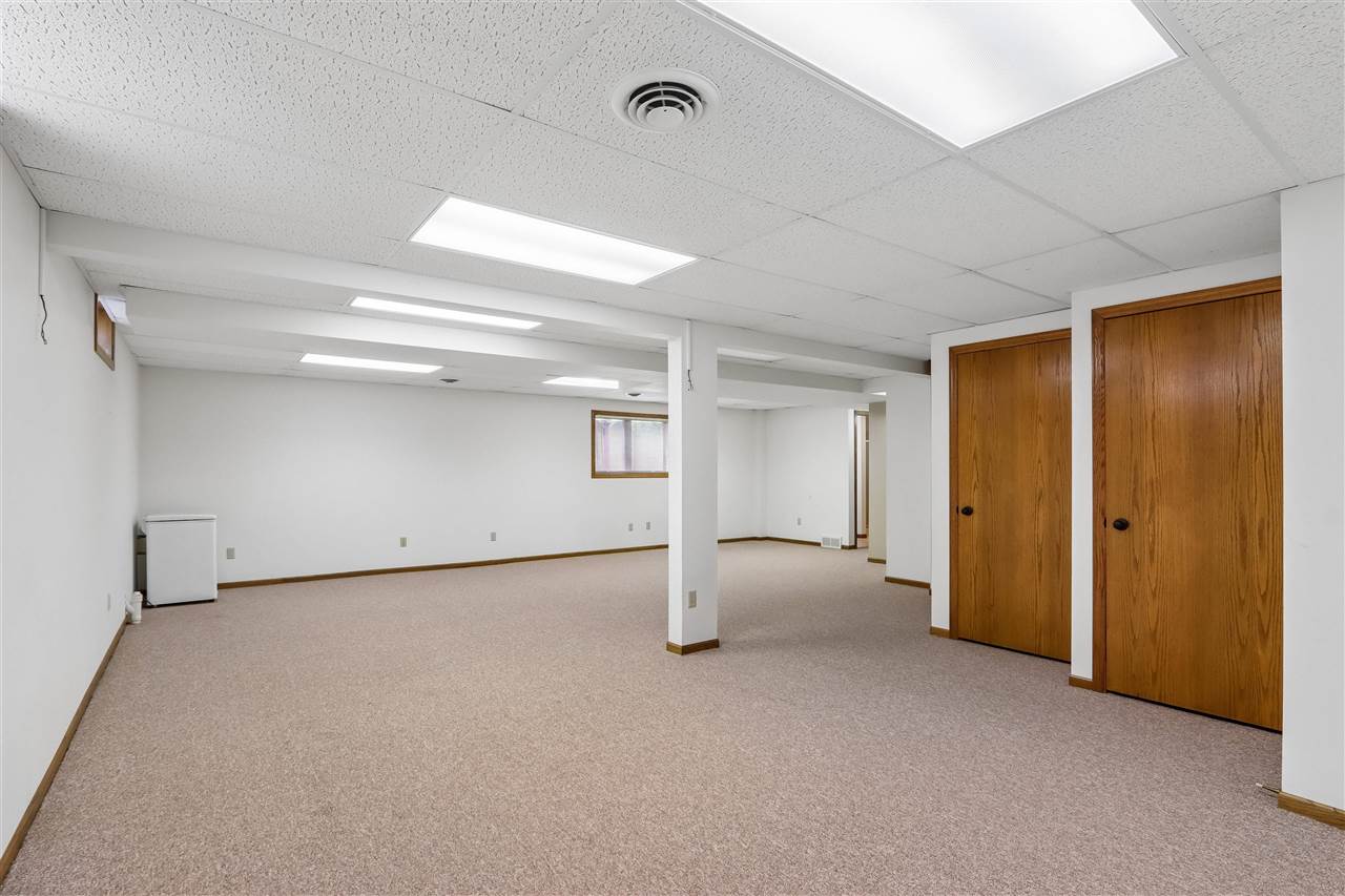 1022 Chatham Drive Williamsburg IA 52361