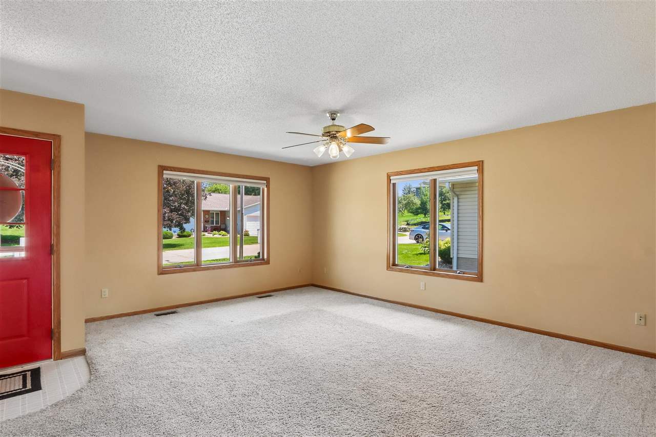1022 Chatham Drive Williamsburg IA 52361