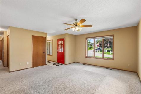1022 Chatham Drive Williamsburg IA 52361