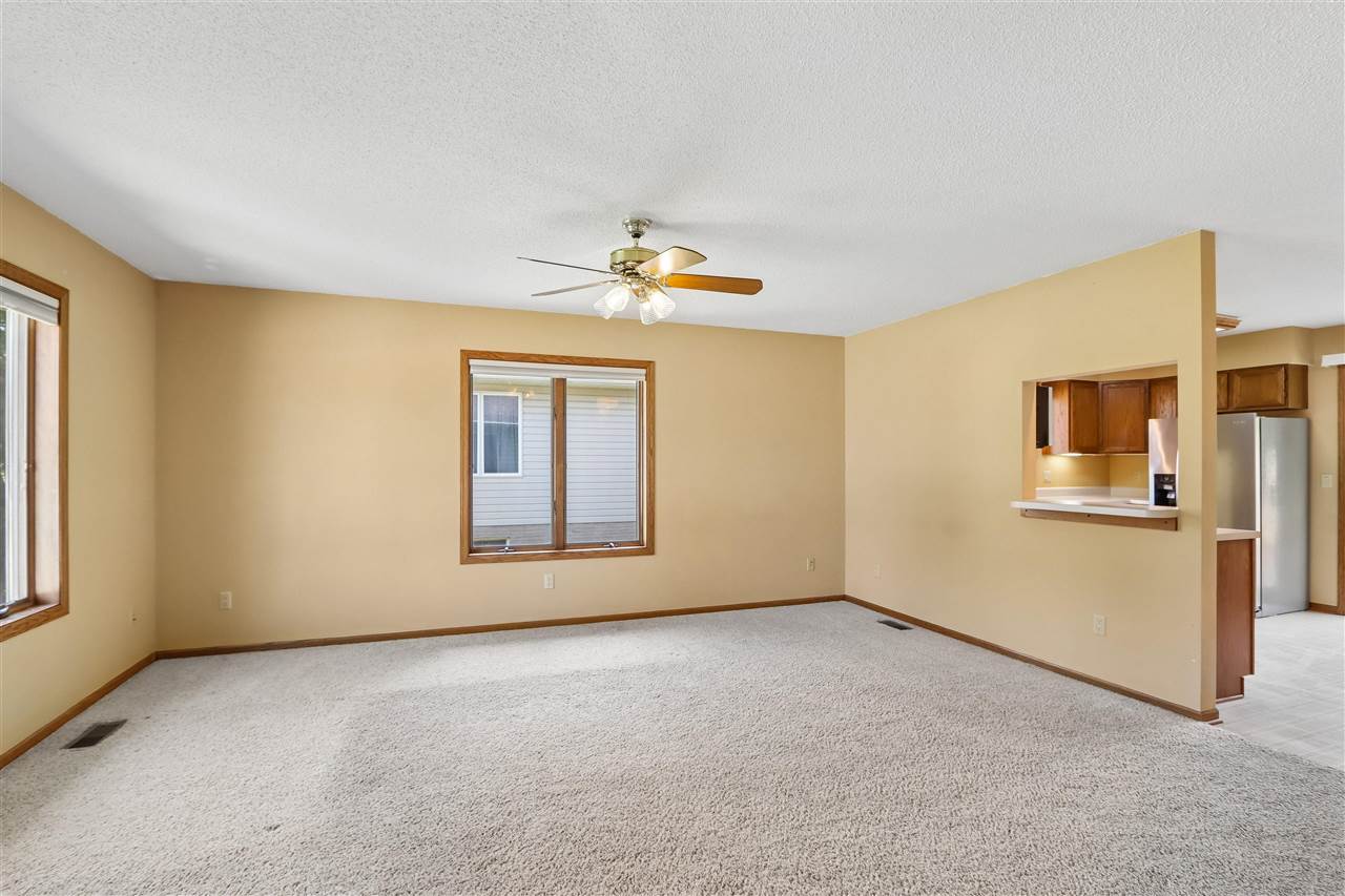 1022 Chatham Drive Williamsburg IA 52361