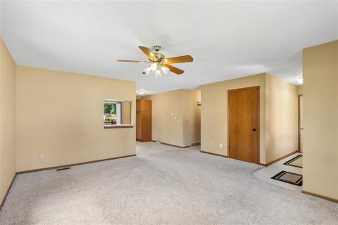 1022 Chatham Drive Williamsburg IA 52361