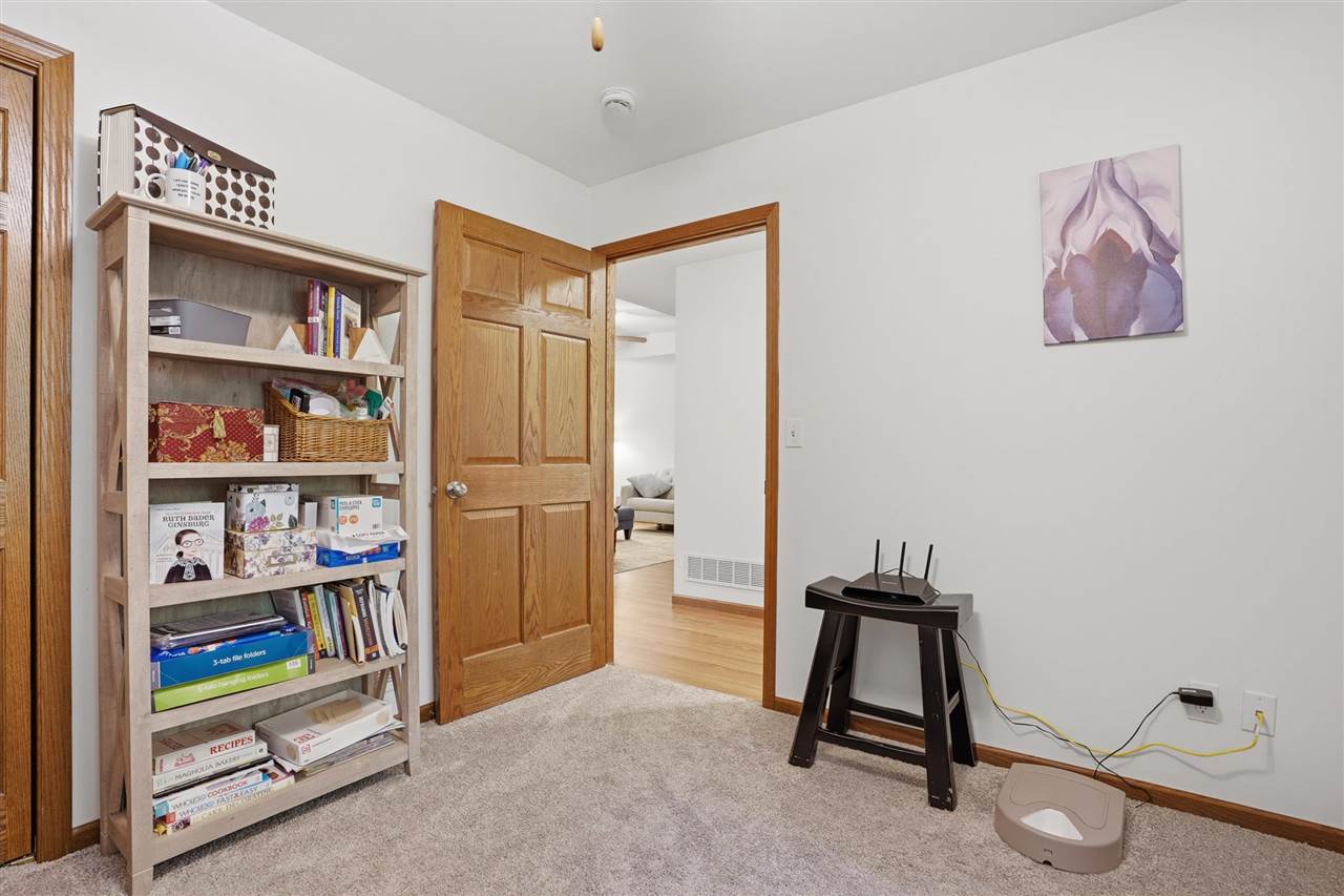 568 Meadow Oak Circle Fairfax IA 52228
