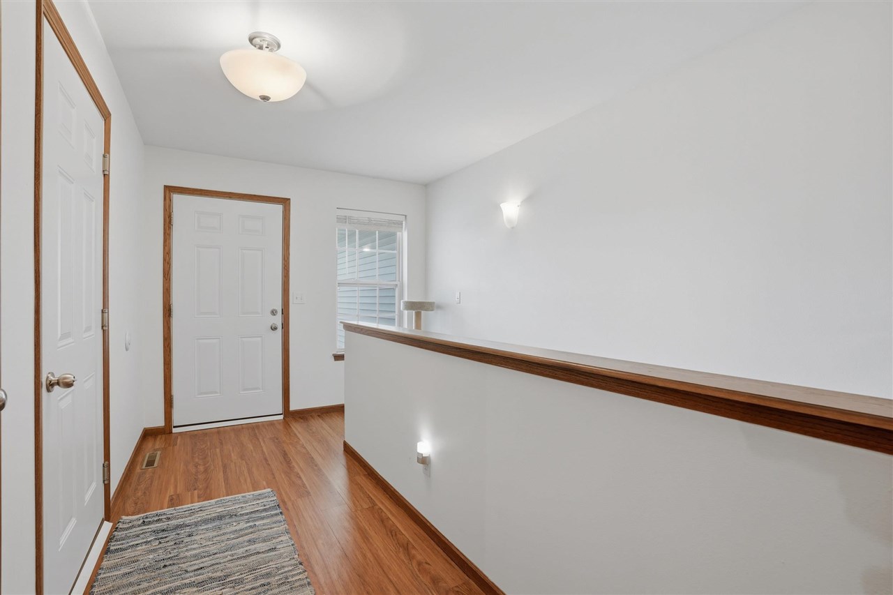 568 Meadow Oak Circle Fairfax IA 52228