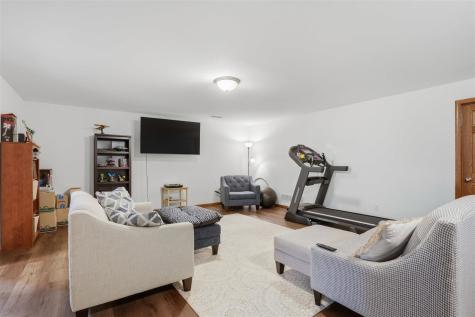 568 Meadow Oak Circle Fairfax IA 52228