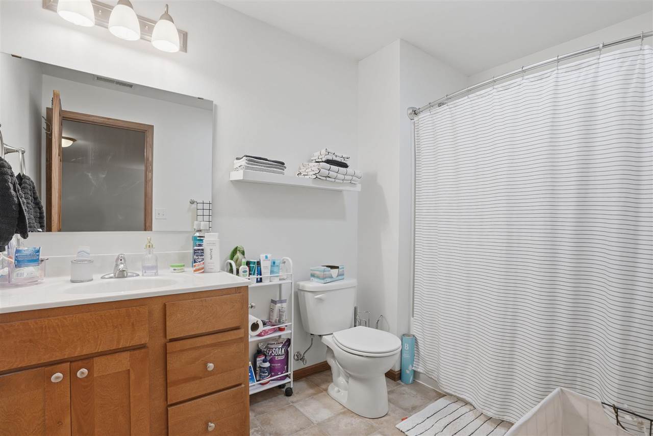 568 Meadow Oak Circle Fairfax IA 52228