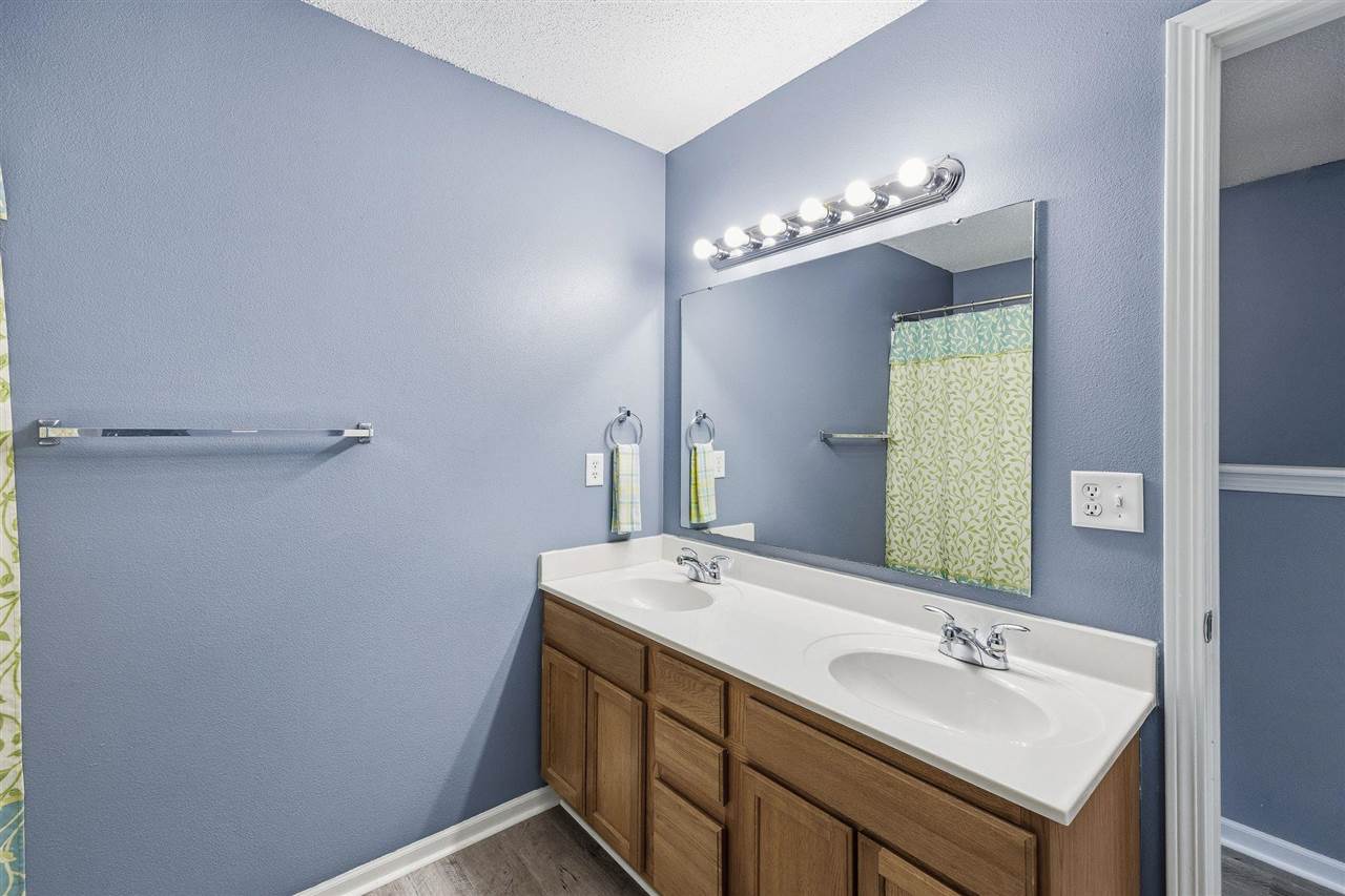 77 Thistle Court Iowa City IA 52240