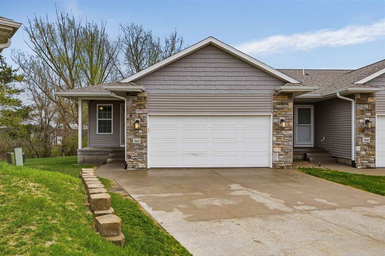 562 Meadow Oak Circle Fairfax IA 52228