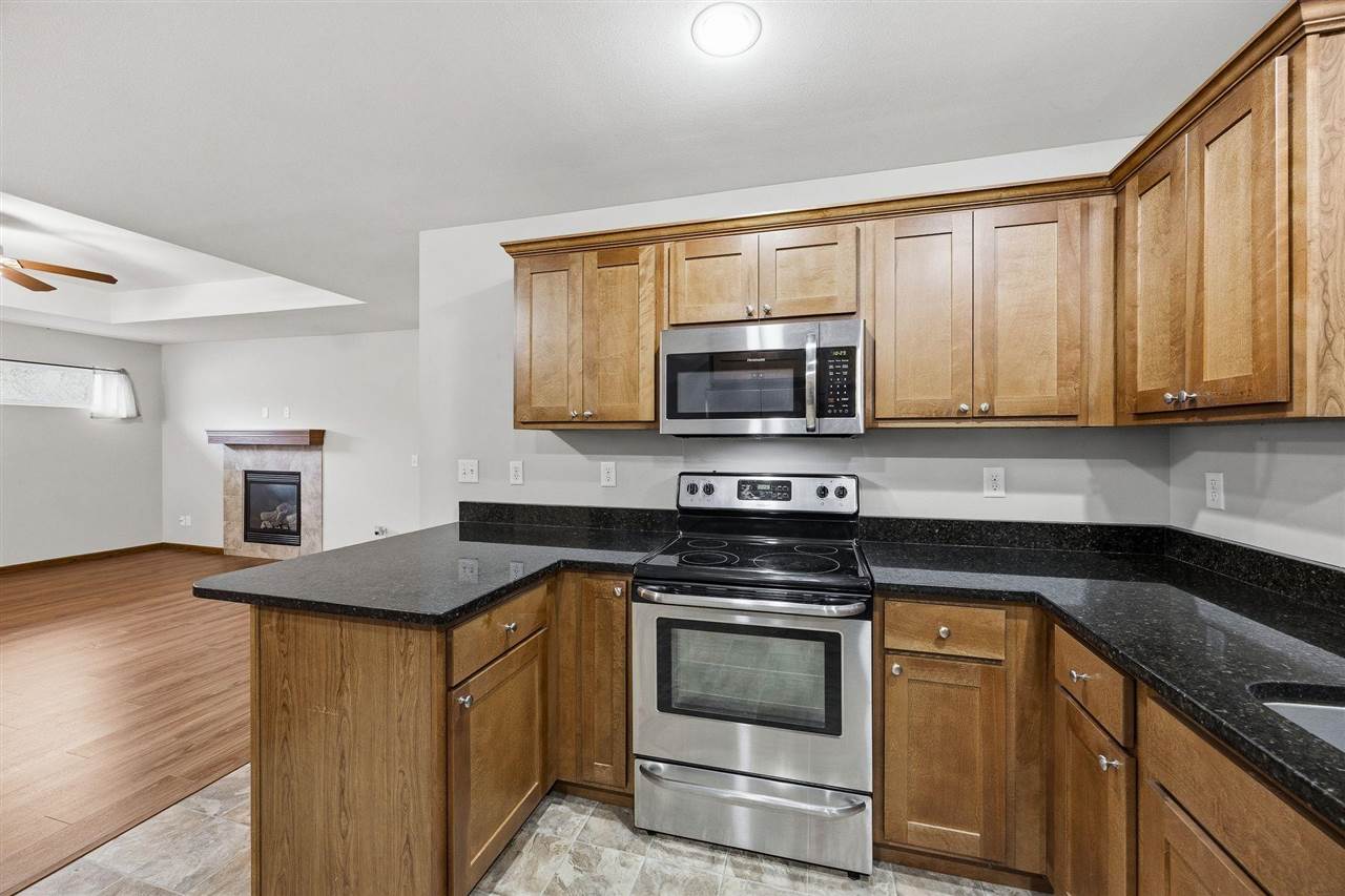 562 Meadow Oak Circle Fairfax IA 52228
