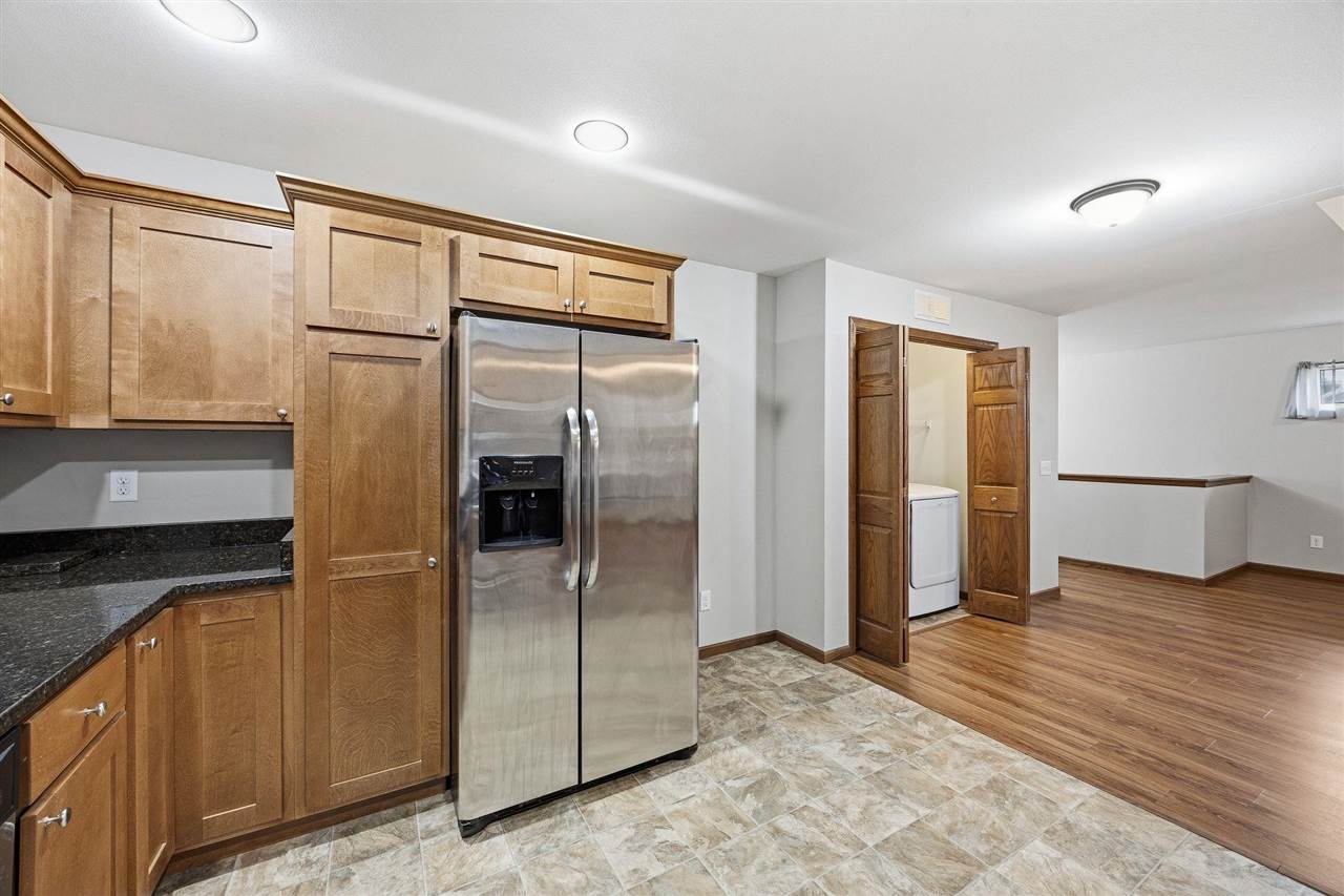 562 Meadow Oak Circle Fairfax IA 52228