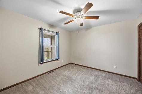 562 Meadow Oak Circle Fairfax IA 52228