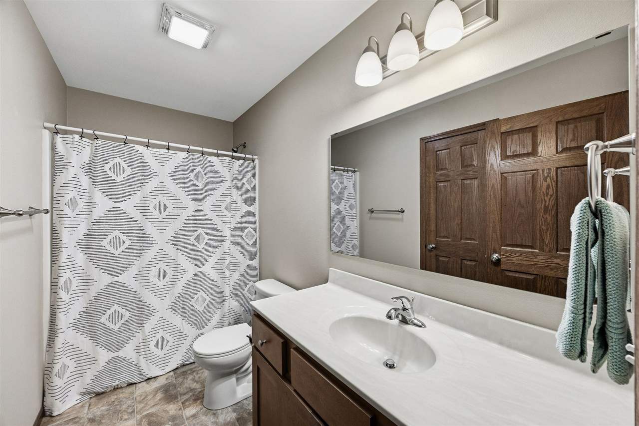 562 Meadow Oak Circle Fairfax IA 52228