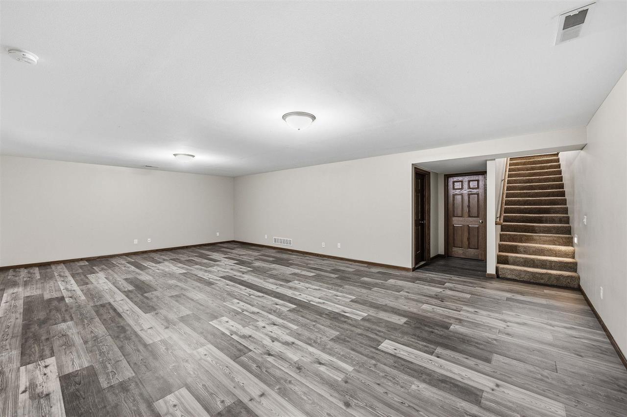 562 Meadow Oak Circle Fairfax IA 52228