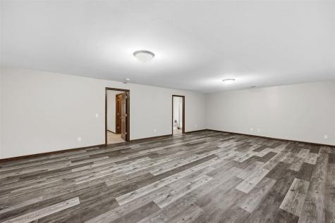 562 Meadow Oak Circle Fairfax IA 52228