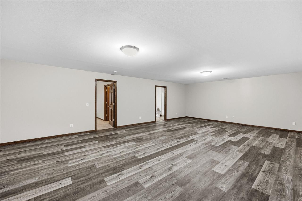 562 Meadow Oak Circle Fairfax IA 52228