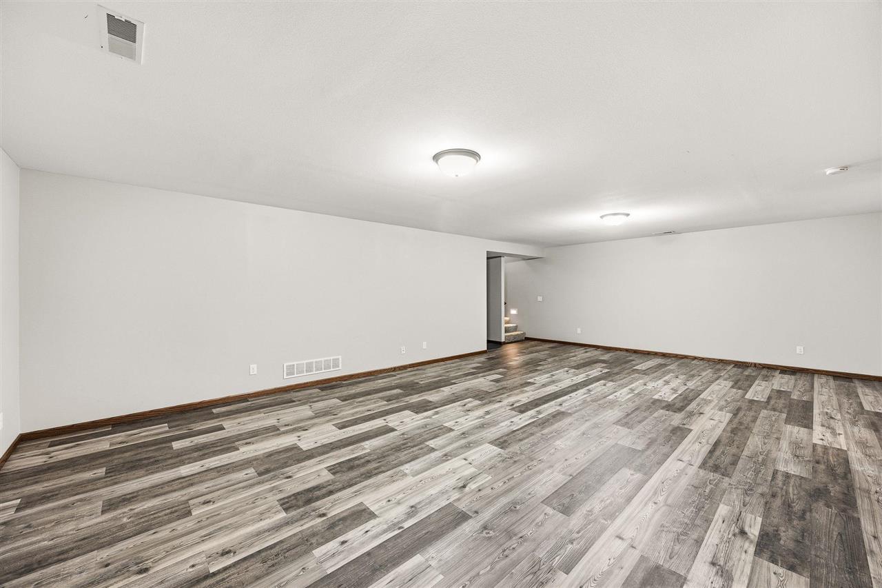 562 Meadow Oak Circle Fairfax IA 52228