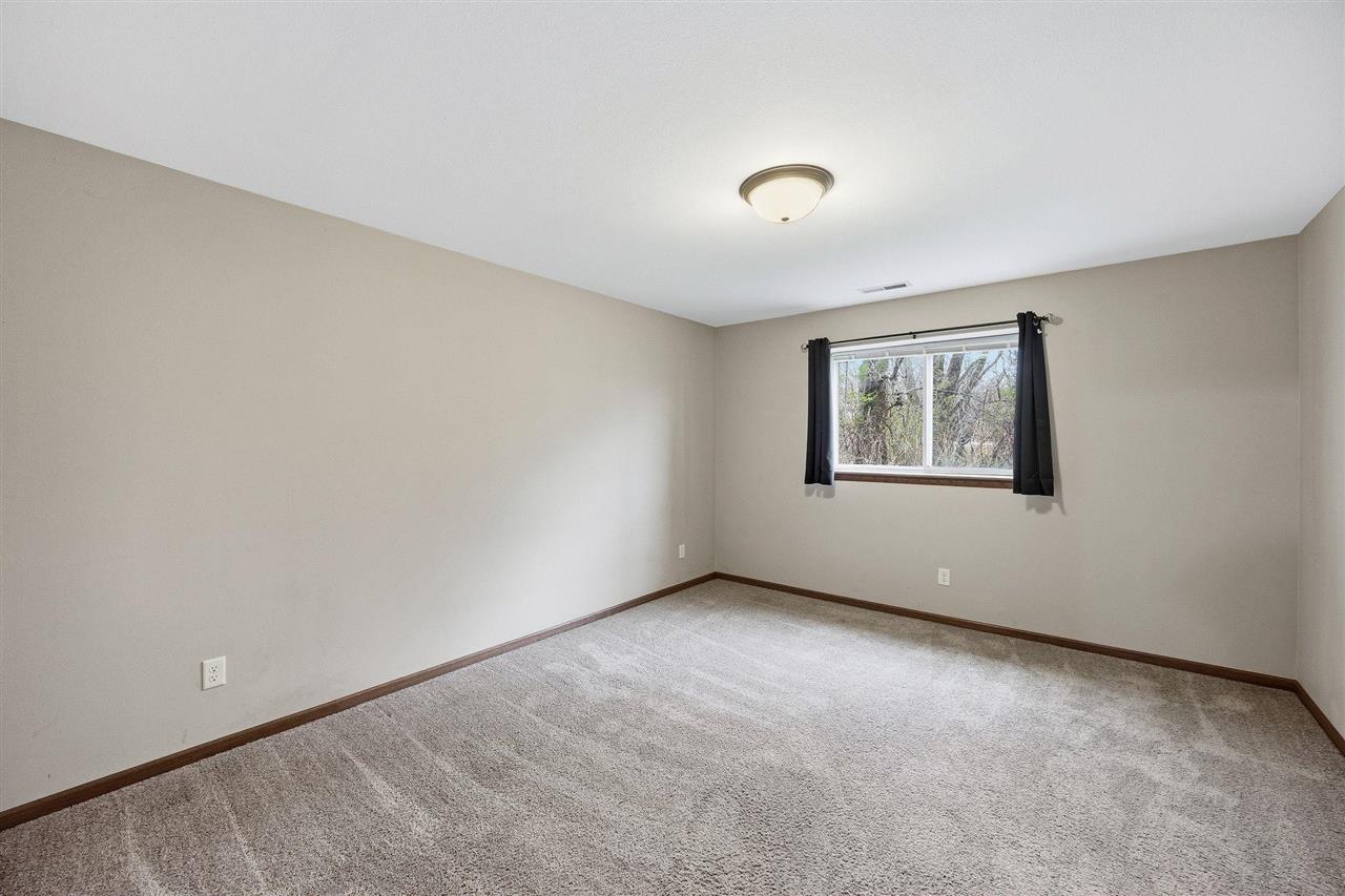 562 Meadow Oak Circle Fairfax IA 52228