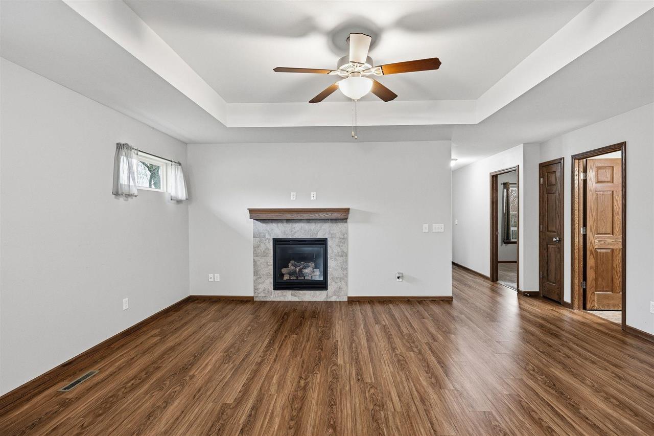 562 Meadow Oak Circle Fairfax IA 52228
