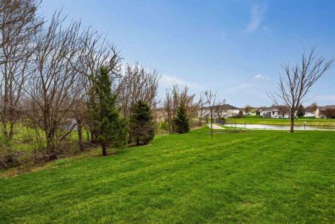 562 Meadow Oak Circle Fairfax IA 52228