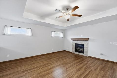 562 Meadow Oak Circle Fairfax IA 52228