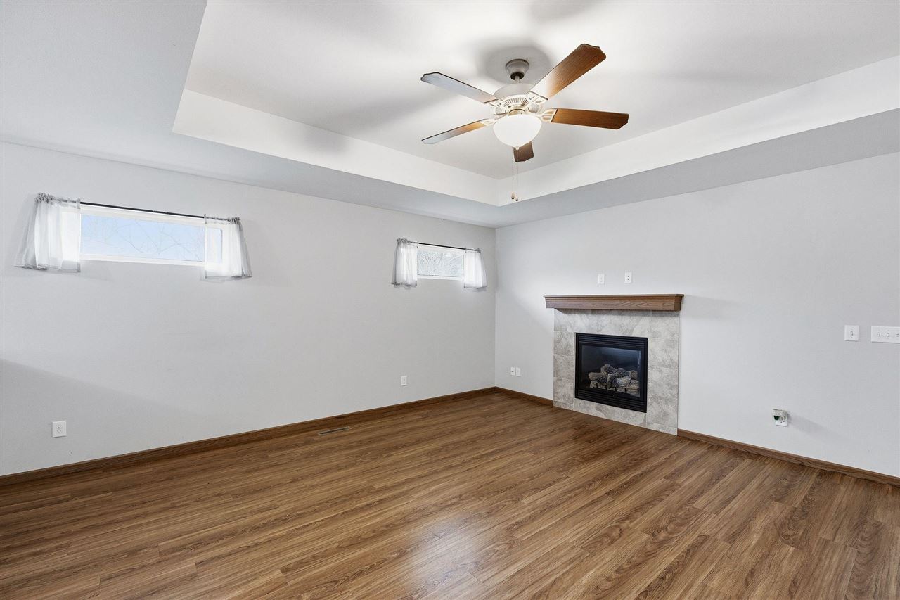 562 Meadow Oak Circle Fairfax IA 52228