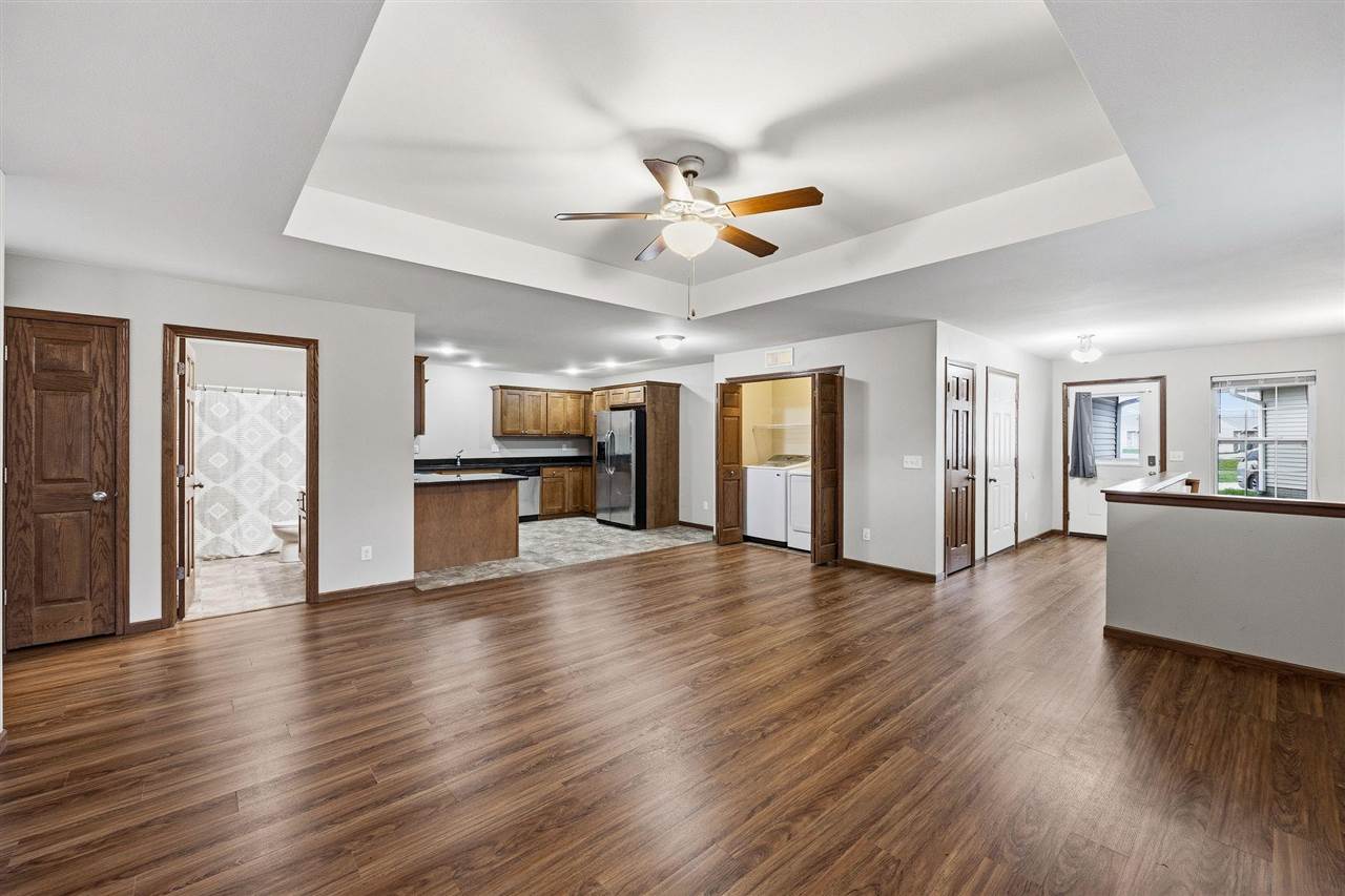 562 Meadow Oak Circle Fairfax IA 52228