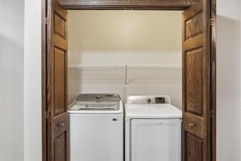 562 Meadow Oak Circle Fairfax IA 52228