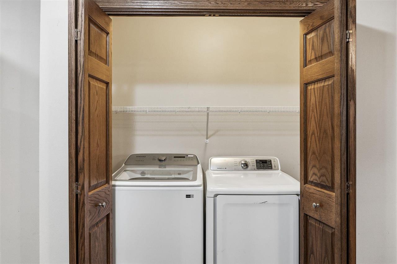 562 Meadow Oak Circle Fairfax IA 52228
