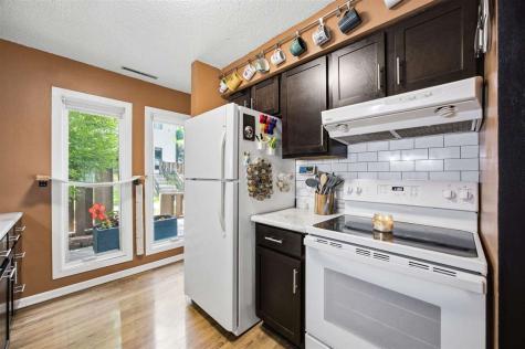 410 Hawaii Court Iowa City IA 52246
