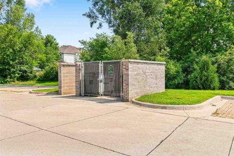 2863 Spring Rose Circle Coralville IA 52241