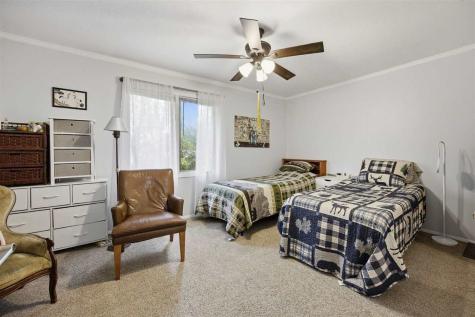 406 Hawaii Court Iowa City IA 52246