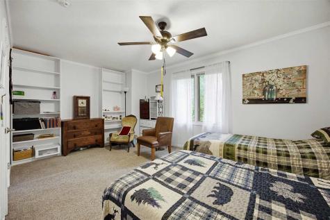 406 Hawaii Court Iowa City IA 52246