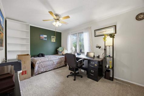 406 Hawaii Court Iowa City IA 52246