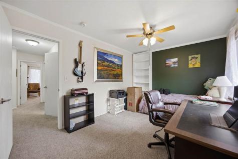 406 Hawaii Court Iowa City IA 52246