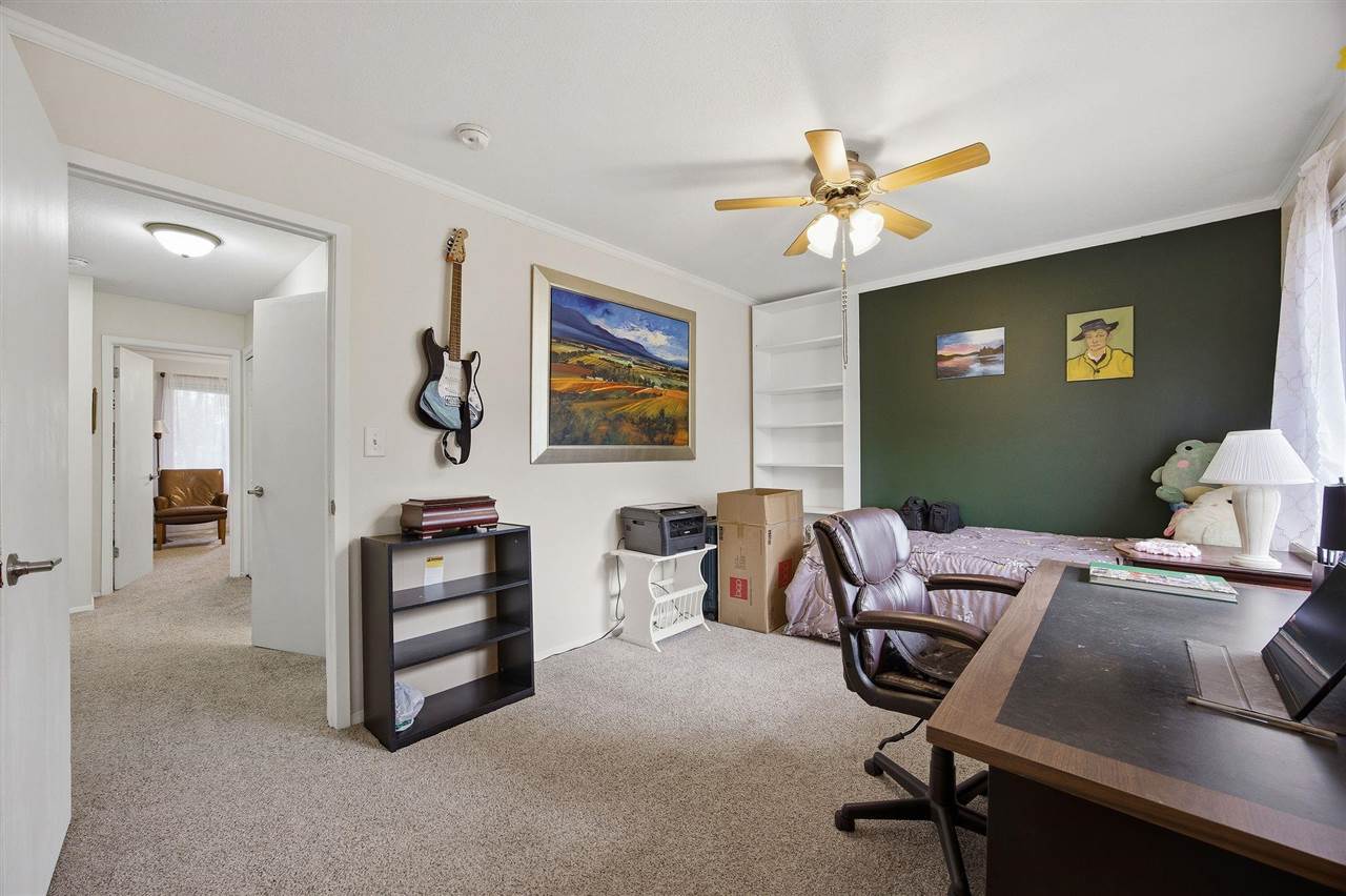 406 Hawaii Court Iowa City IA 52246